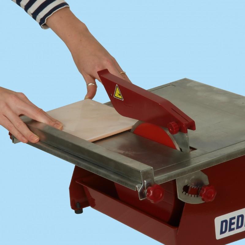 Burkolólap vágó 450W, 180mm, asztalméret 390x385mm 0