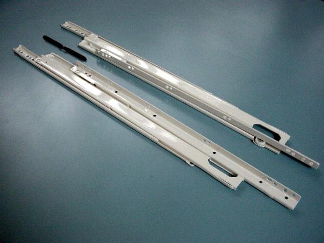 GÖRGŐS FIÓKCSÚSZÓ AL 5300 TELJESEN KIHÚZHATÓ 300 mm TEHERB:50 kg KRÉMFEHÉR 0