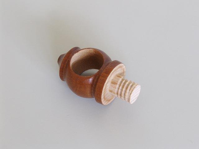 T_ LAKÁS KIEGÉSZITŐK FA KARNIS 1-ES TARTÓ ÁTM:45X75 DIÓ 0