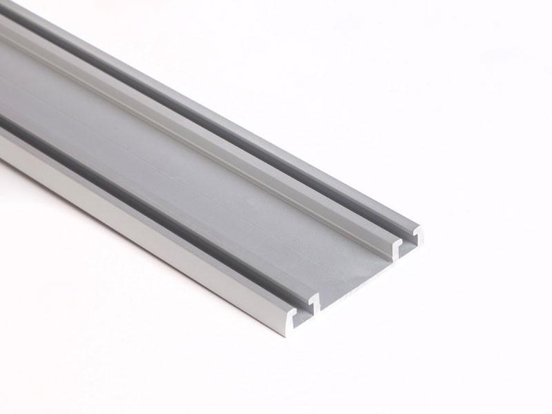 Megszűnt-TOLÓAJTÓ BÚTORLAPHOZ CLEFT 2 ALSÓ SÍN 2M ALUMÍNIUM 0