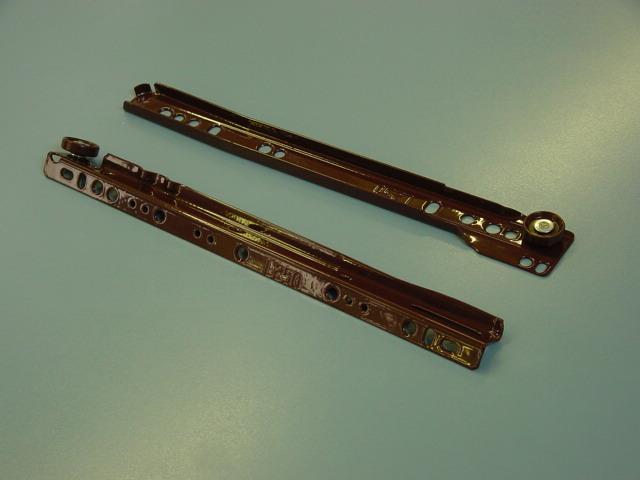 GÖRGŐS FIÓKCSÚSZÓ ART 4500 ÖNBEHÚZÓS 250 mm TEHERB: 25 kg BARNA 0