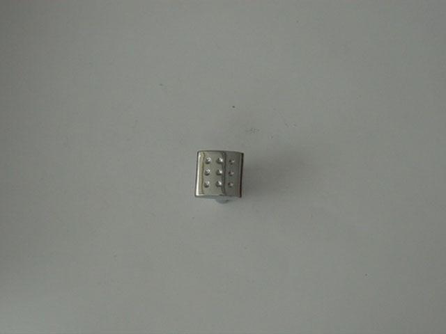 T_ BÚTORFOGANTYÚ 1314-20 GOMB KRÓM 0