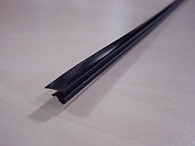 TOLÓAJTÓ BÚTORLAPHOZ 1311 HÉZAGPÓTLÓ PROFIL 3 fm FEKETE 0